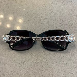 Brighton portion sunglasses with case